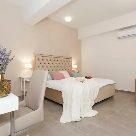 Luxury Saint Jacob Konukevi 4*