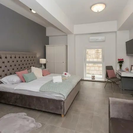 Luxury Saint Jacob