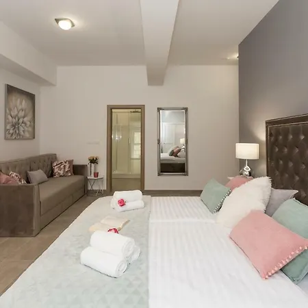 Luxury Saint Jacob 招待所 4*