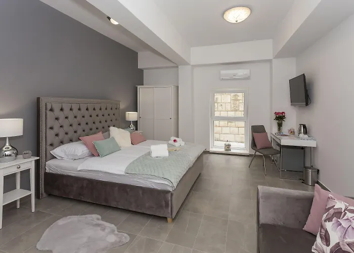 Πανσιόν Luxury Saint Jacob