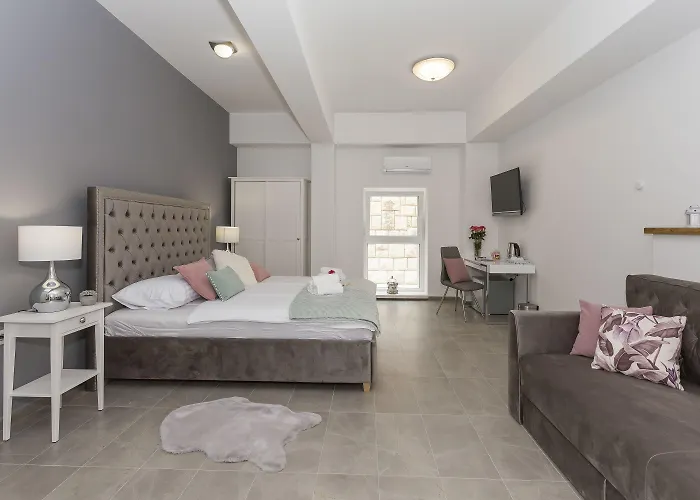 Πανσιόν Luxury Saint Jacob 4*