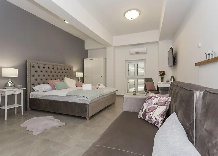 Πανσιόν Luxury Saint Jacob