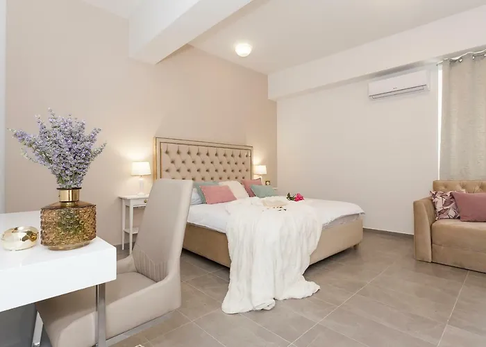 Luxury Saint Jacob Πανσιόν 4*